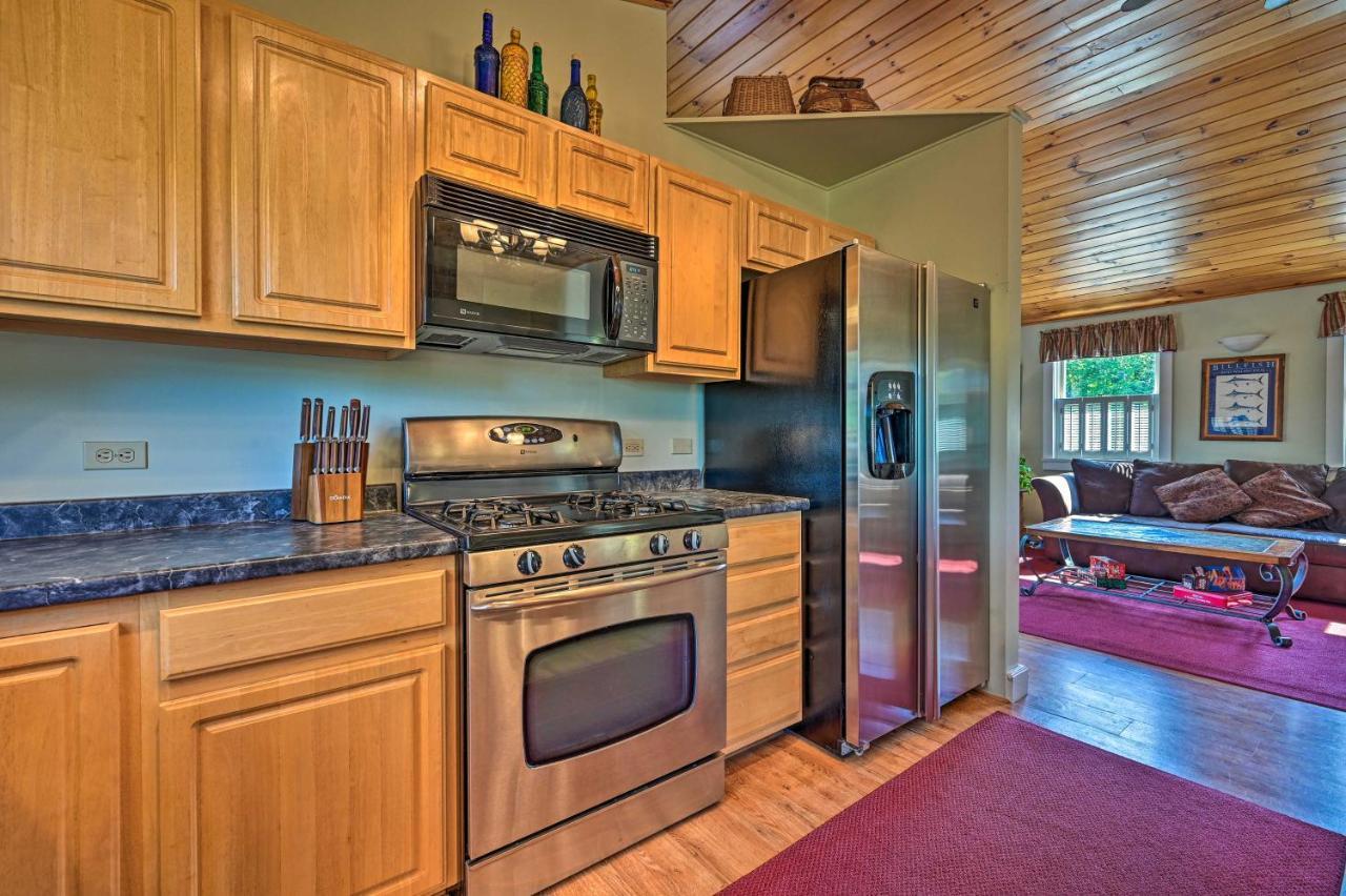 Cozy Apt With Hot Tub And Deck, 10 Mi To Stowe Resort! Exterior photo