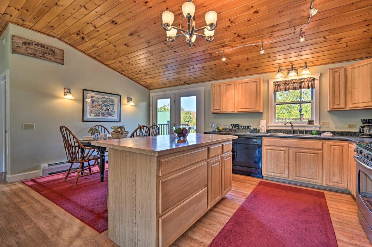 Cozy Apt With Hot Tub And Deck, 10 Mi To Stowe Resort! Exterior photo