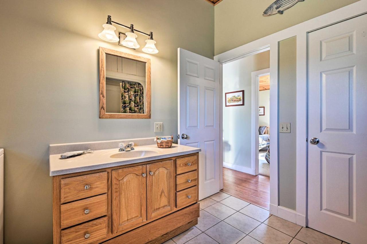 Cozy Apt With Hot Tub And Deck, 10 Mi To Stowe Resort! Exterior photo
