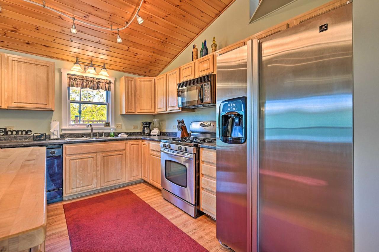 Cozy Apt With Hot Tub And Deck, 10 Mi To Stowe Resort! Exterior photo