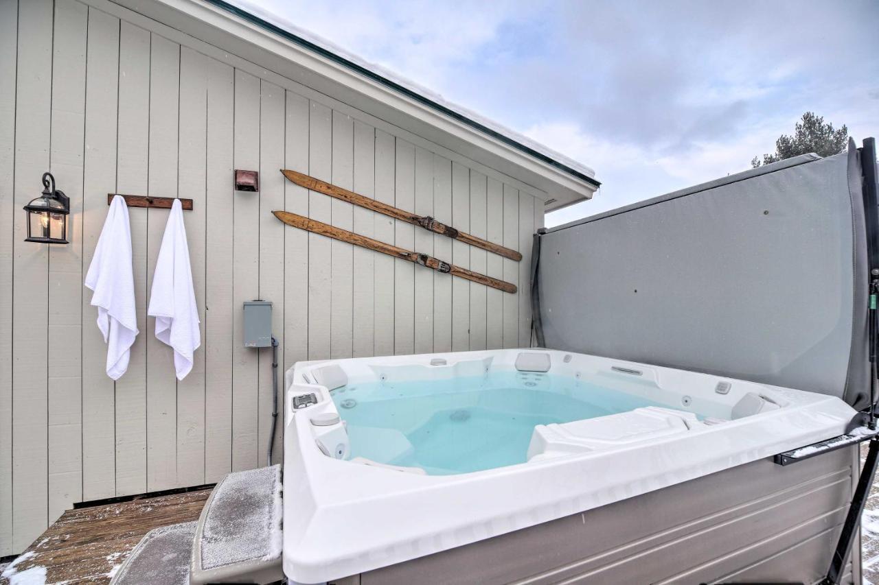 Cozy Apt With Hot Tub And Deck, 10 Mi To Stowe Resort! Exterior photo
